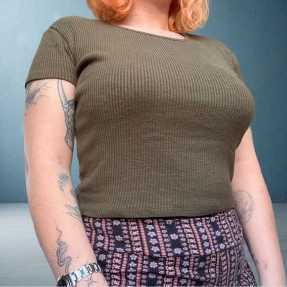 VTG Women's Army Green Ribbed Top Thick Knit Materiel Stretchy Cropped Crew Sz M - Picture 7 of 9